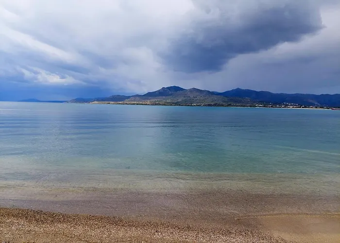 Almiriki- Ground Floor Seafront Appartement